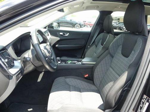 2023 Volvo XC60 B5 Core