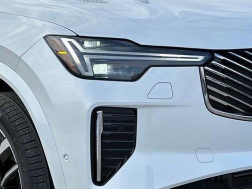 2025 Volvo XC90 Plug-In Hybrid T8 Plus