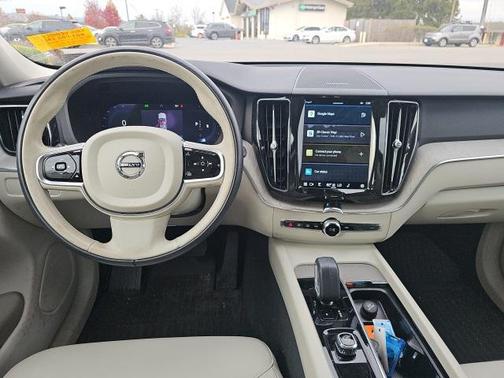 2023 Volvo XC60 B5 Plus Dark Theme