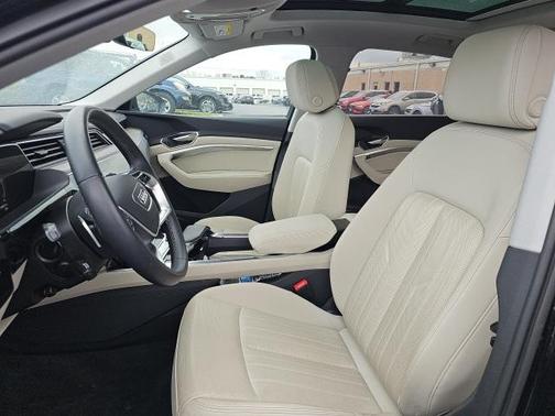 2024 Audi Q8 e-tron Premium Plus