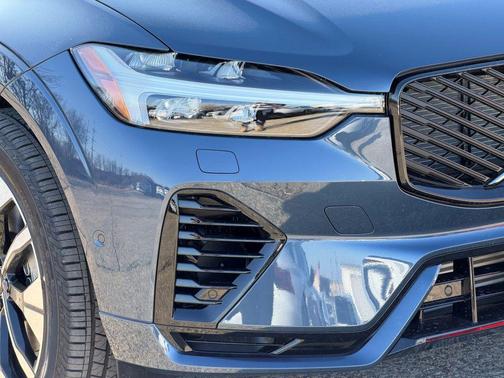 Denim Blue Metallic 2026 Volvo XC60 Plug-In Hybrid T8 Plus