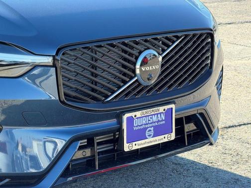 Denim Blue Metallic 2026 Volvo XC60 Plug-In Hybrid T8 Plus