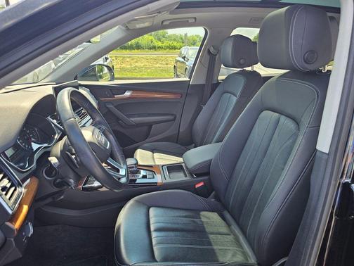 Mythos Black Metallic 2022 Audi Q5 45 S line Premium