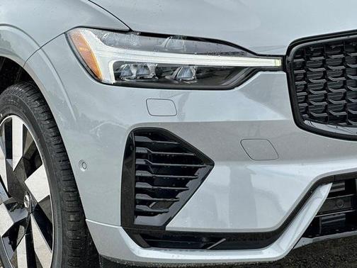 2025 Volvo XC60 Plug-In Hybrid T8 Plus
