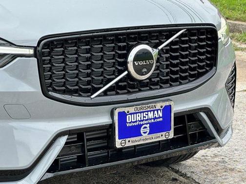 2025 Volvo XC60 Plug-In Hybrid T8 Plus