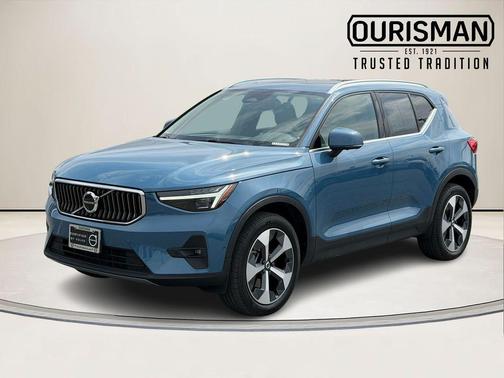 Fjord Blue Metallic 2024 Volvo XC40 B5 Plus Bright Theme