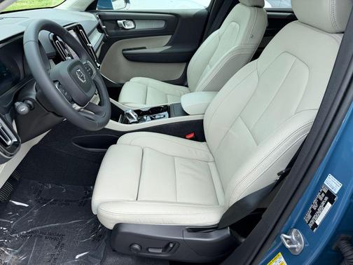 Fjord Blue Metallic 2024 Volvo XC40 B5 Plus Bright Theme