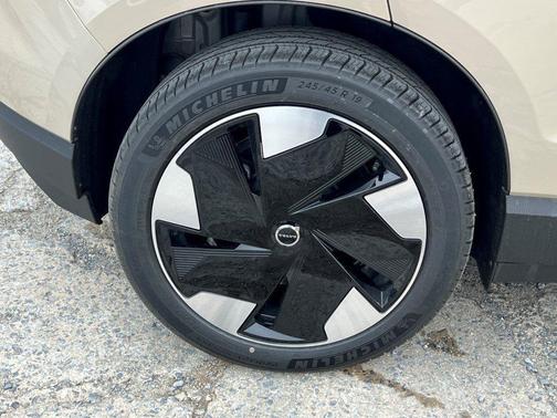 2026 Volvo EX30 Twin Motor Performance Plus