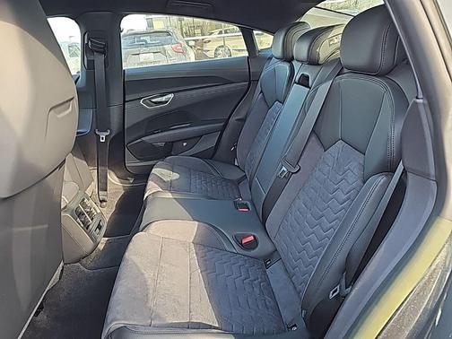2023 Audi e-tron GT Premium Plus