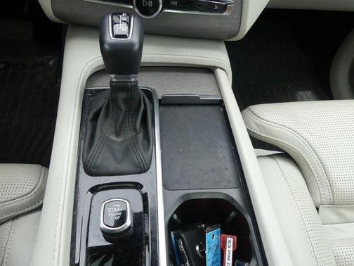 2022 Volvo XC90 T6 Inscription