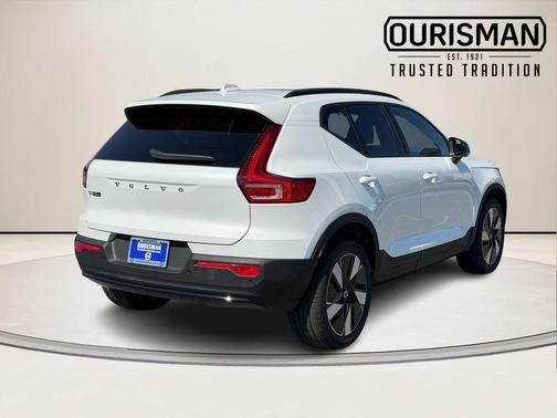 Crystal White Pearl 2026 Volvo EX40 Twin Motor Plus