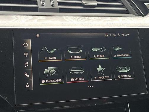 2022 Audi e-tron Premium Plus