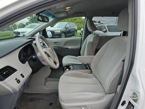 2013 Toyota Sienna LE