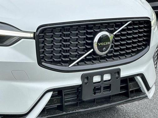 2025 Volvo XC60 Plug-In Hybrid T8 Plus