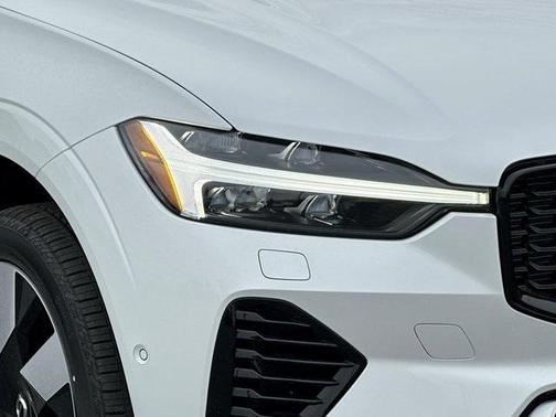 2025 Volvo XC60 Plug-In Hybrid T8 Plus