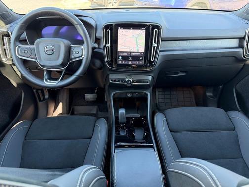 Onyx Black Metallic 2023 Volvo XC40 Recharge Pure Electric Ultimate