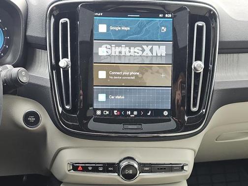 2023 Volvo XC40 B5 Plus Dark Theme