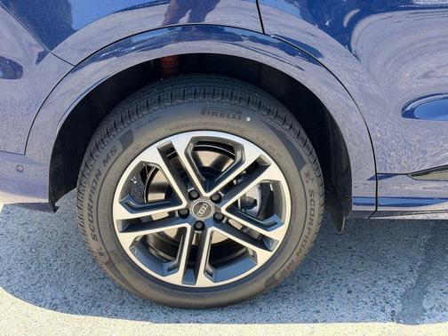 Navarra Blue Metallic 2026 Audi Q5 2.0T Premium Plus
