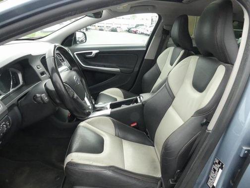 2018 Volvo V60 Cross Country T5