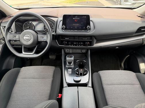 Brilliant Silver Metallic 2023 Nissan Rogue SV