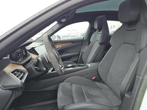 2023 Audi e-tron GT Premium Plus