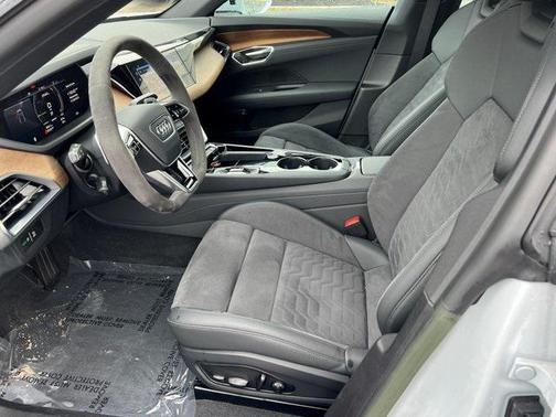 2023 Audi e-tron GT Premium Plus