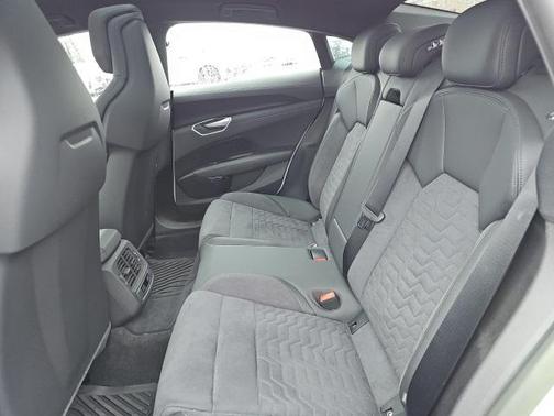 2023 Audi e-tron GT Premium Plus