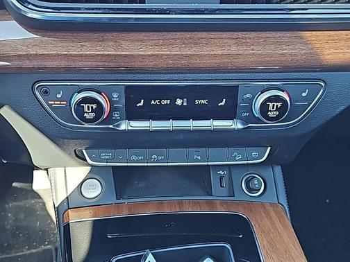 2023 Audi Q5 45 S line Premium