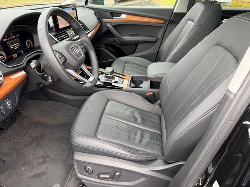 2023 Audi Q5 45 S line Premium