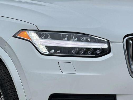 2025 Volvo XC90 Plug-In Hybrid T8 Plus