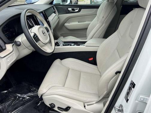 2022 Volvo XC60 B5 Inscription