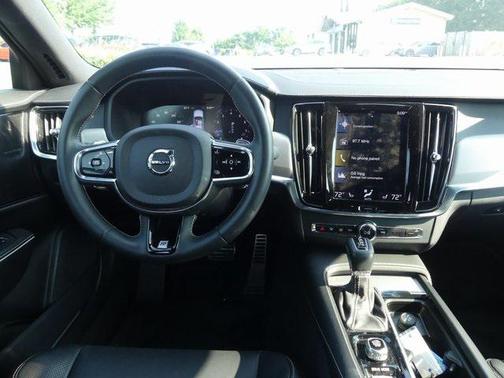 2020 Volvo S90 T6 R-Design