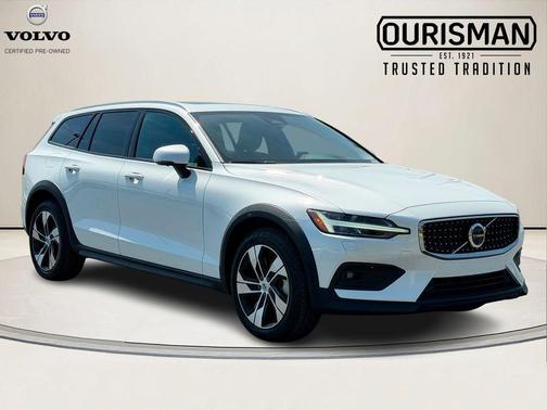 2024 Volvo V60 Cross Country B5 Plus
