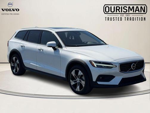 Crystal White Metallic 2024 Volvo V60 Cross Country B5 Plus