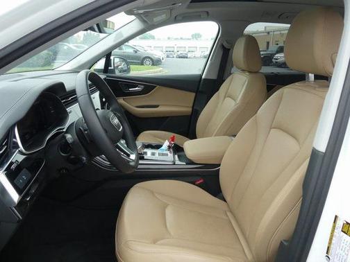 2023 Audi Q7 55 Premium Plus