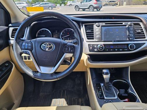 Creme Brulee Mica 2015 Toyota Highlander XLE