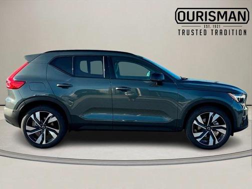 2026 Volvo XC40 B5 Ultra