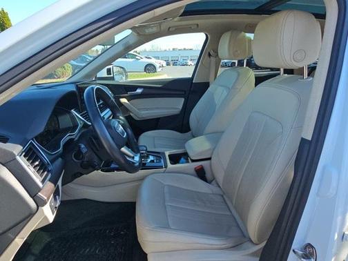 2023 Audi Q5 45 S line Premium