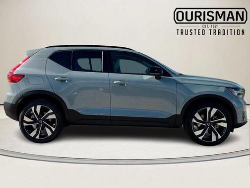 2026 Volvo XC40 B5 Plus