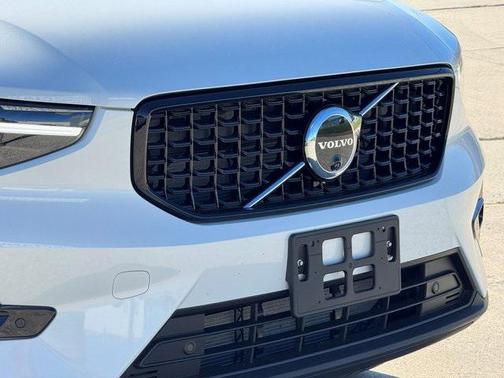 2026 Volvo XC40 B5 Ultra