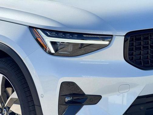 2026 Volvo XC40 B5 Ultra