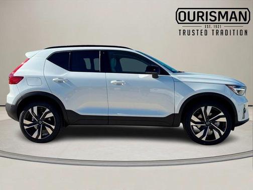 2026 Volvo XC40 B5 Ultra
