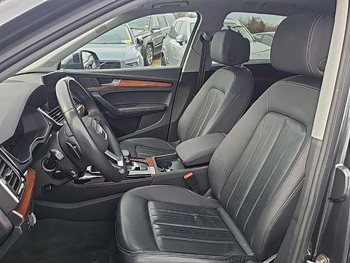 2023 Audi Q5 45 S line Premium