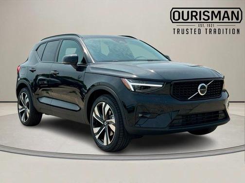 2025 Volvo XC40 B5 Plus Dark Theme