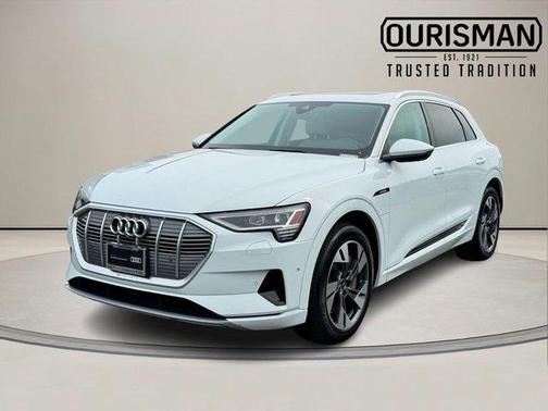 2022 Audi e-tron Premium Plus