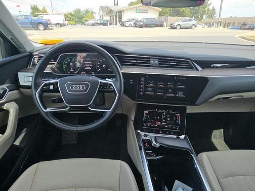 2022 Audi e-tron Premium Plus