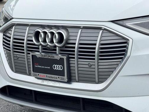 2022 Audi e-tron Premium Plus