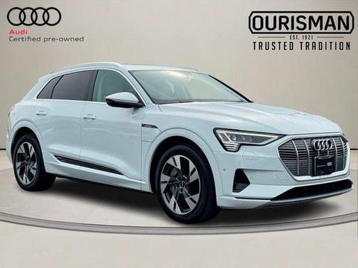 2022 Audi e-tron Premium Plus
