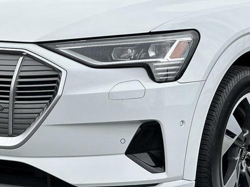 2023 Audi e-tron Premium Plus