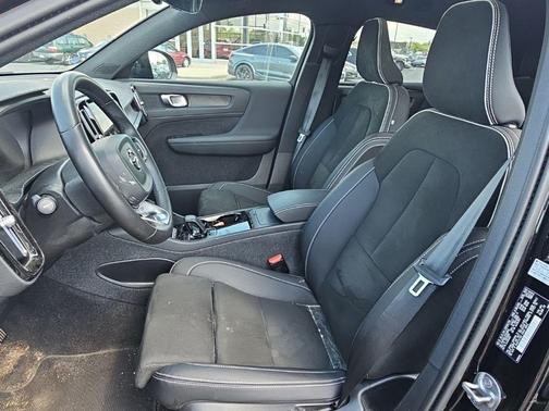 Onyx Black Metallic 2023 Volvo C40 Recharge Pure Electric Twin Plus